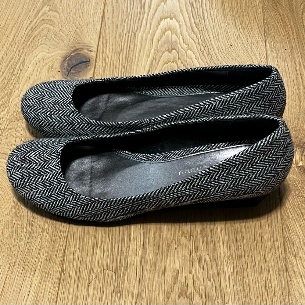 women’s work shoes size 8 low wedge
